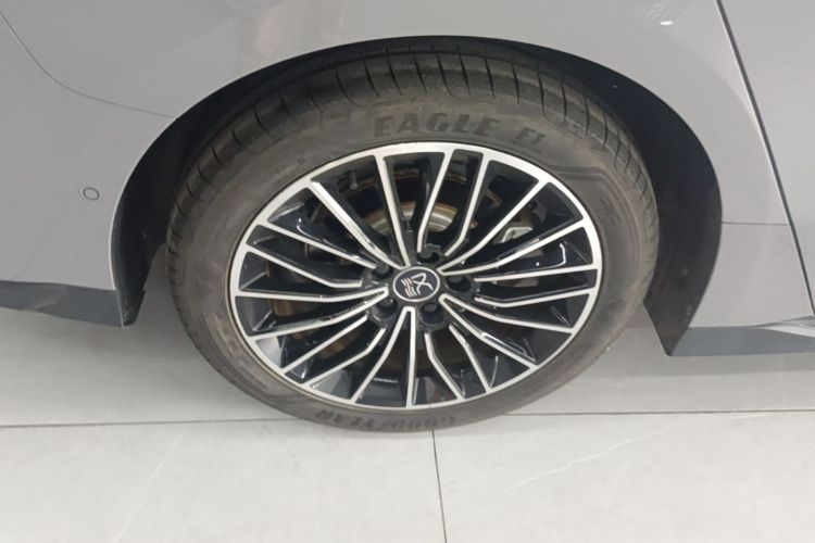 BYD Han 2025 car image #10