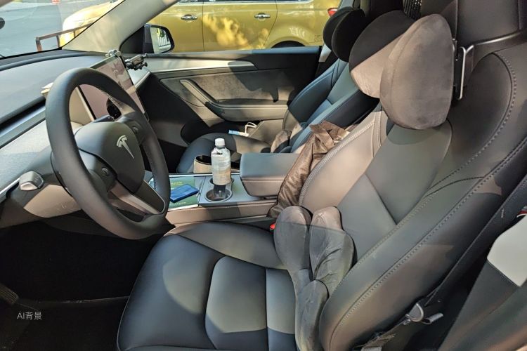 Tesla Model Y 2024 car image #17