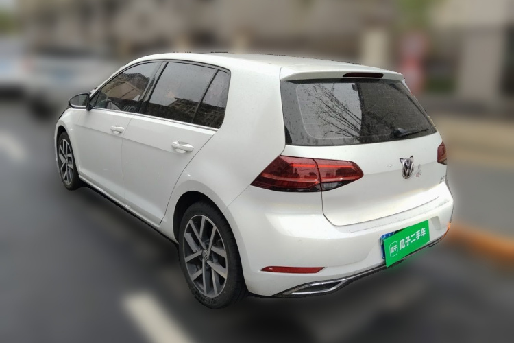 Volkswagen Golf 2018 car image #5