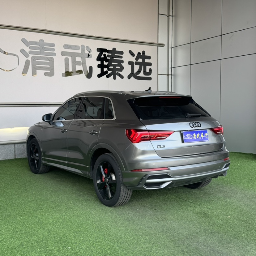 Audi Q3 2021 car image #7