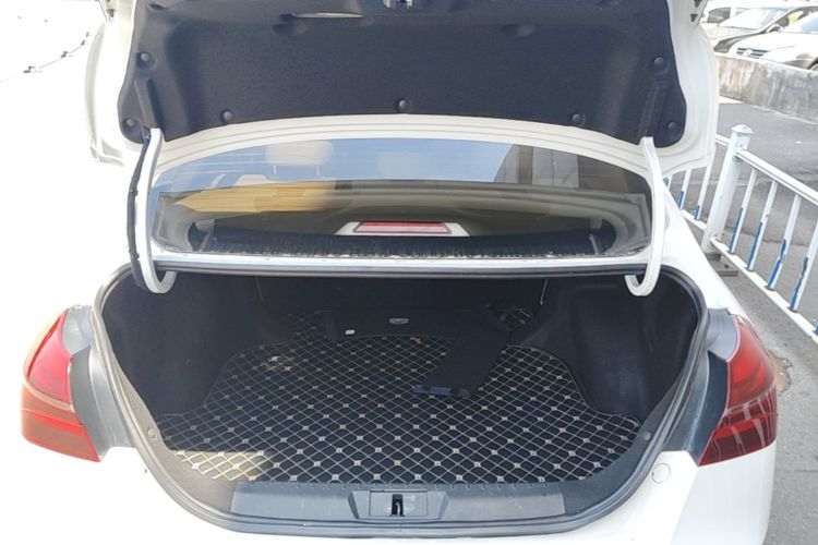 GEELY Emgrand 2019 #21 GEELY Emgrand 2019 car image #21