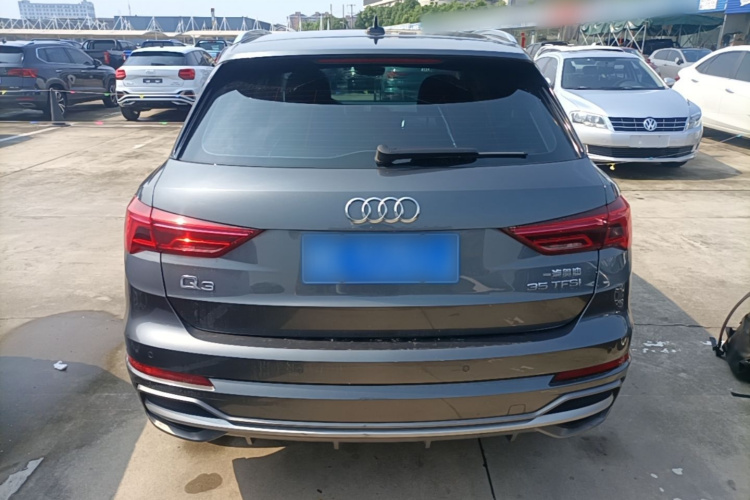 Audi Q3 2022 car image #6