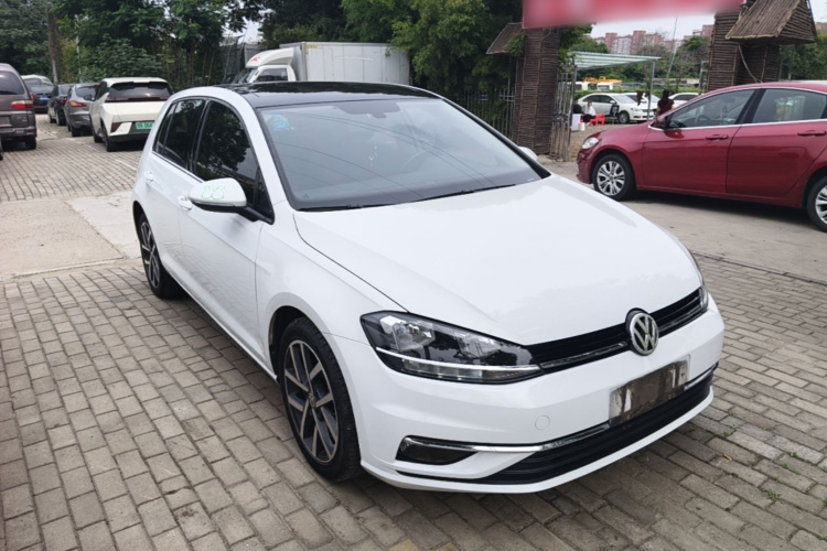 Volkswagen Golf 2020 car image #4