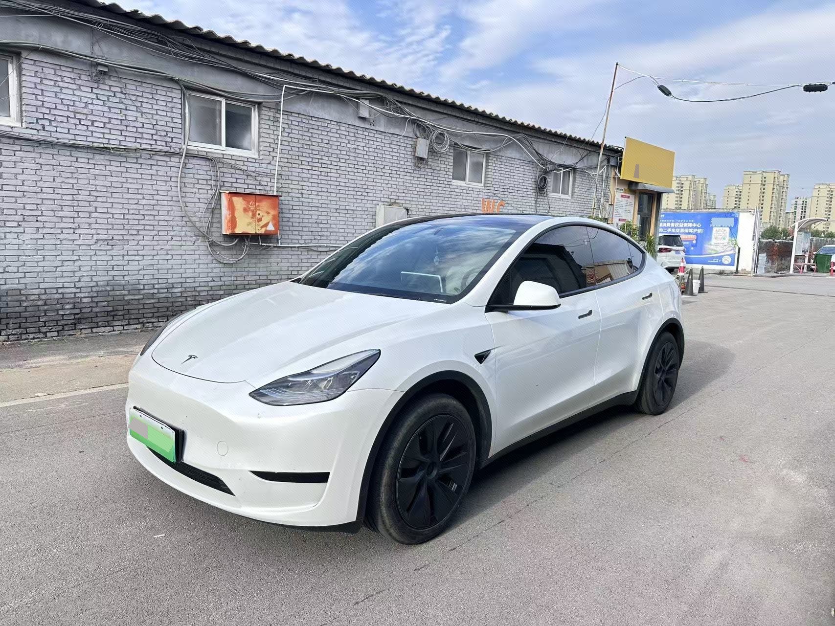 Tesla Model Y 2024 car image 