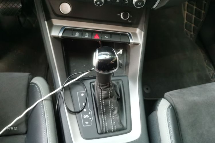 Audi Q3 2020 car image #16
