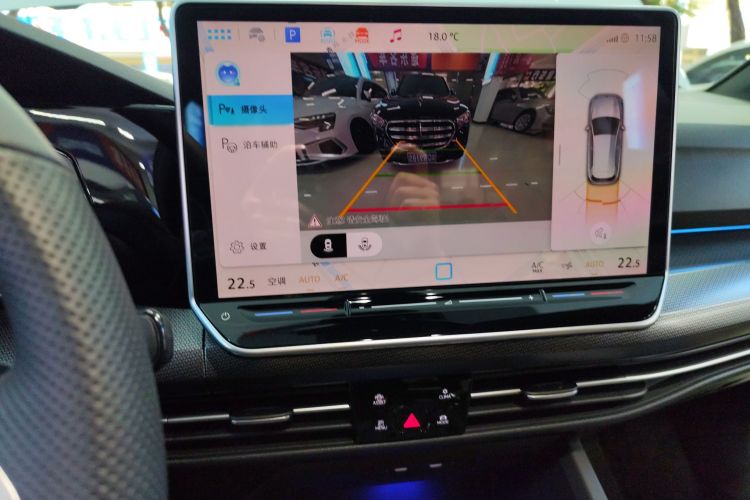 Volkswagen Golf 2025 car image #17