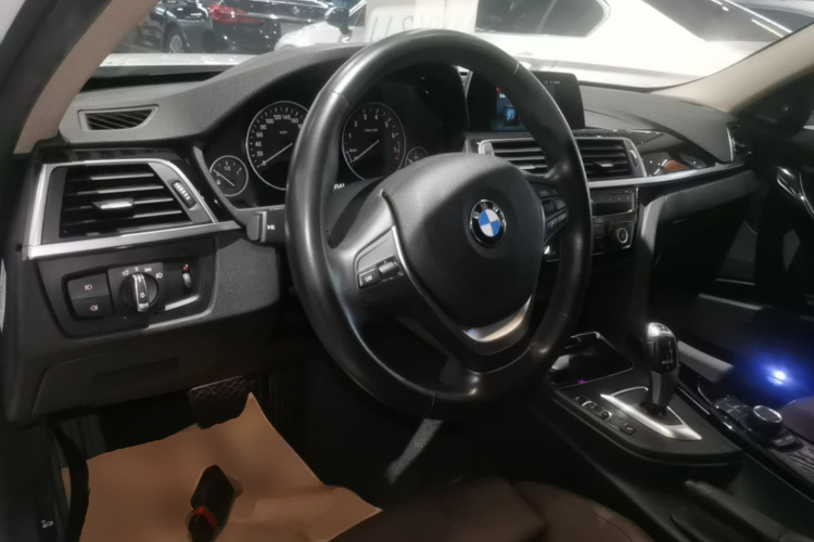 BMW 3 Series 2018 #10 BMW 3 Series 2018 car image #10