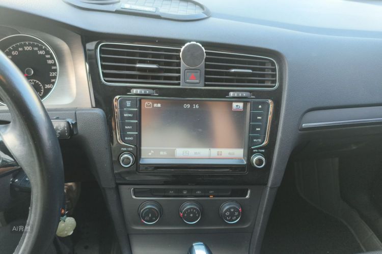 Volkswagen Golf 2015 car image #15