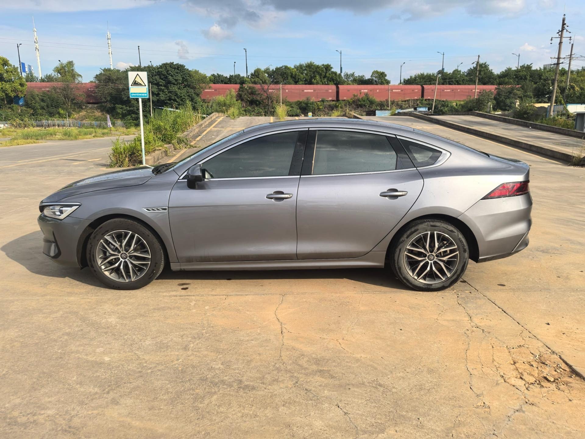 BYD Qin Plus 2023 imagen de coche #4