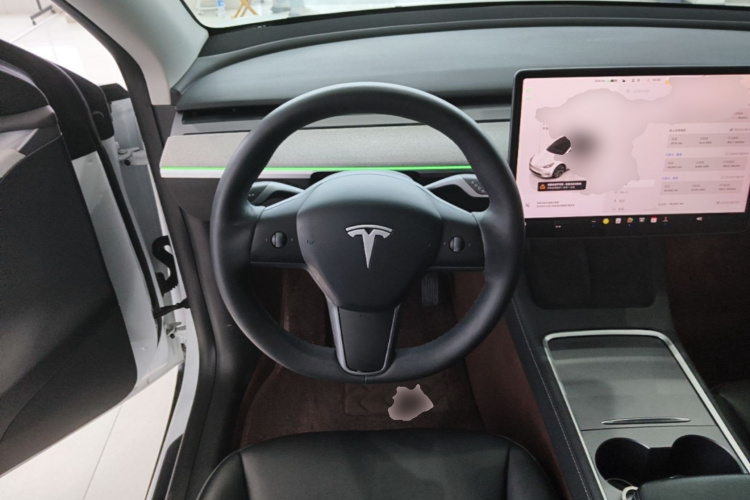 Tesla Model Y 2024 car image #11