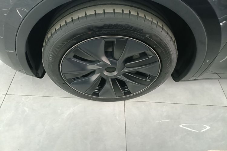 Tesla Model Y 2024 car image #9