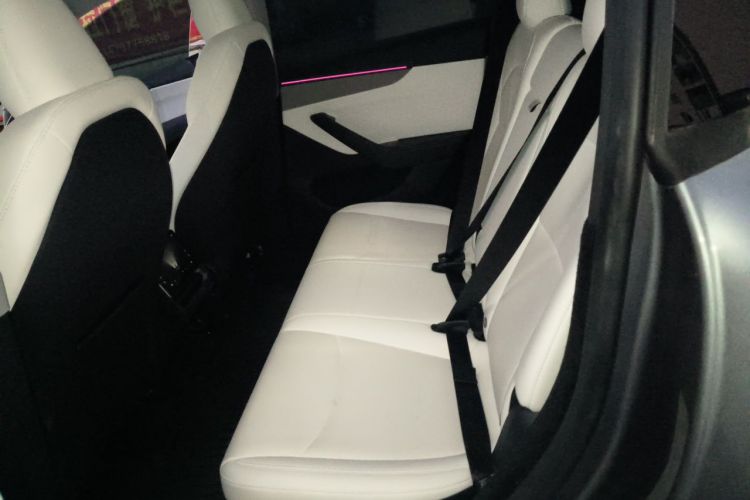 Tesla Model Y 2025 #14 Tesla Model Y 2025 car image #14