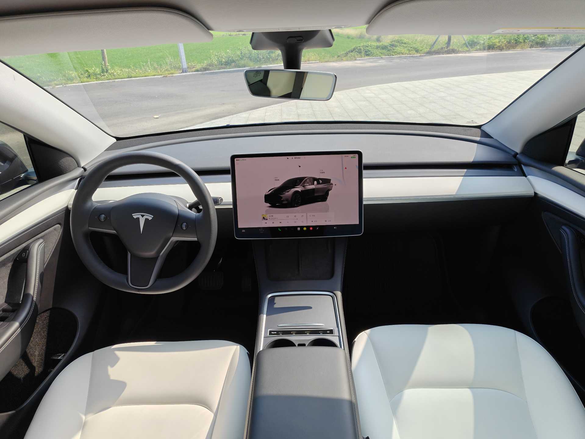 Tesla Model Y 2023 #9 Tesla Model Y 2023 car image #9