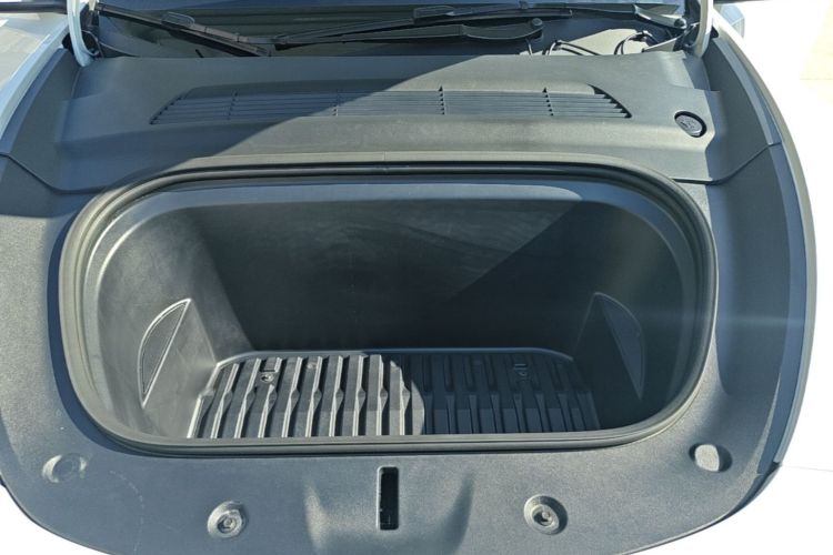 Tesla Model Y 2022 car image #20