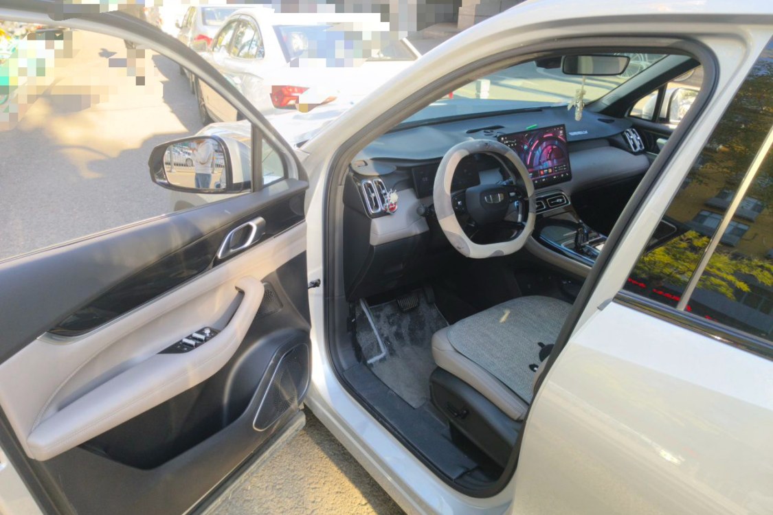GEELY Boyue L 2025 car image #23