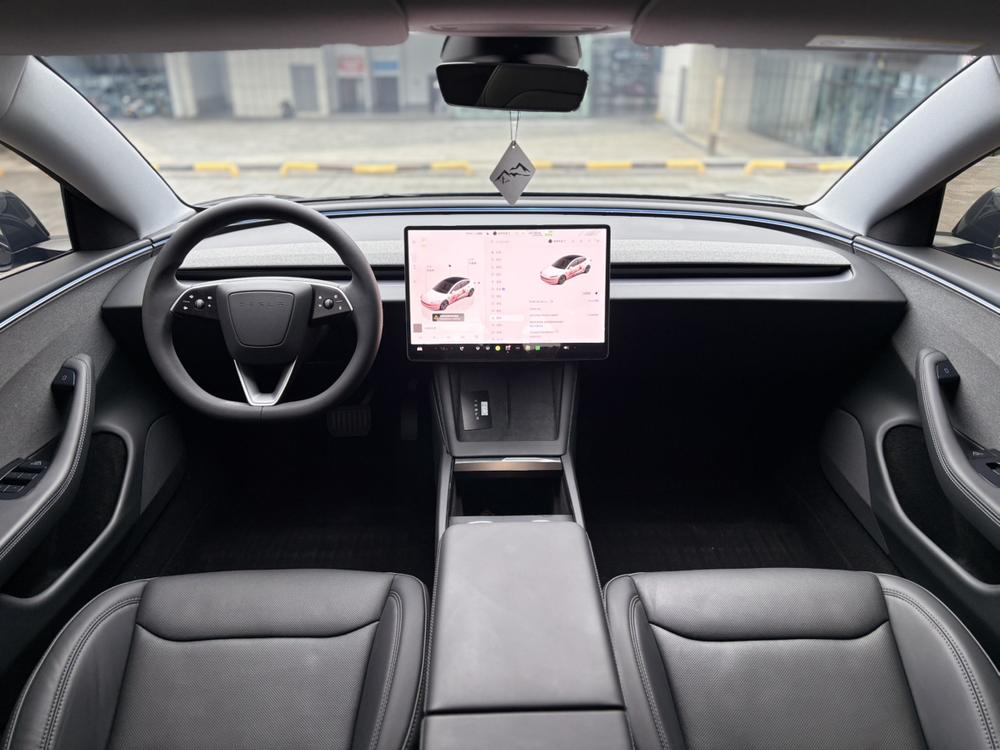 Tesla Model 3 2025 car image #11