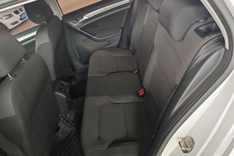 Volkswagen Golf 2016 car image #17