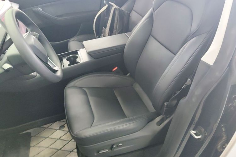 Tesla Model Y 2025 immagine di auto #15