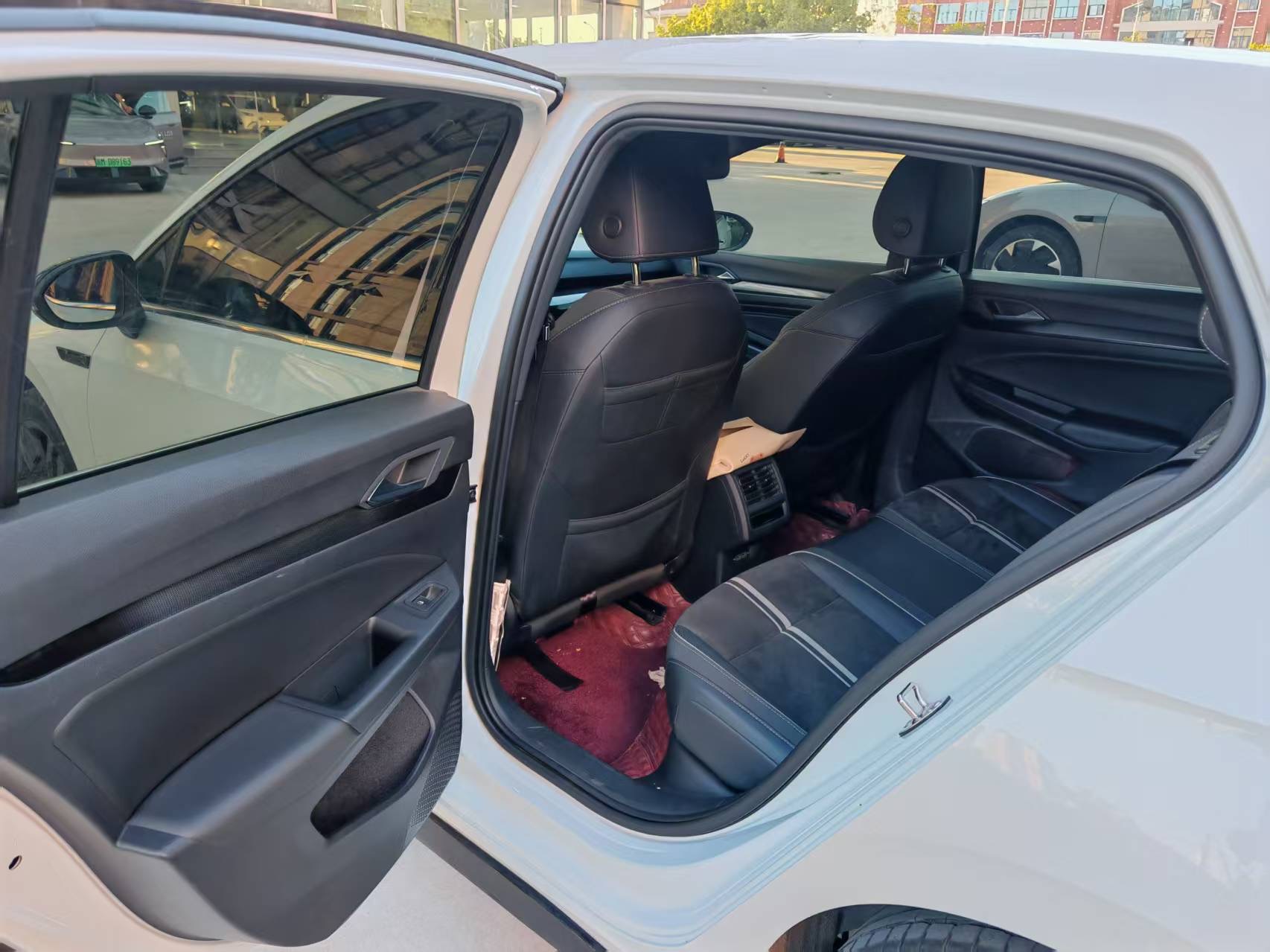 Volkswagen Golf 2022 car image #6