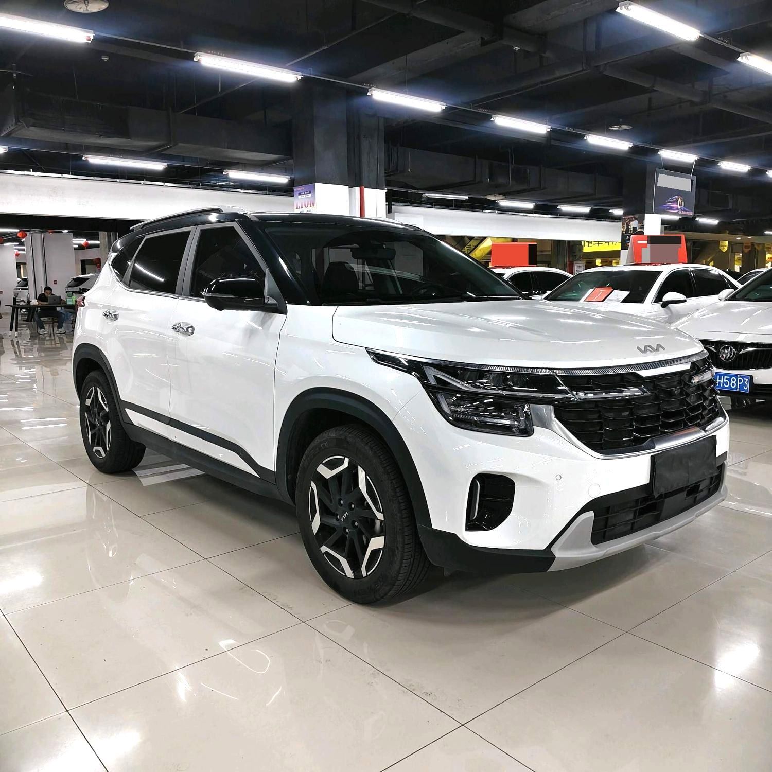 Kia Seltos 2023 immagine di auto #3