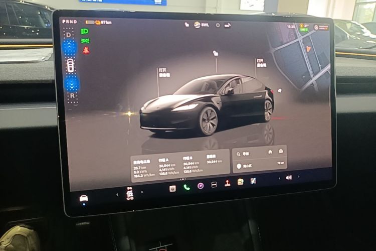 Tesla Model 3 2026 immagine di auto #13