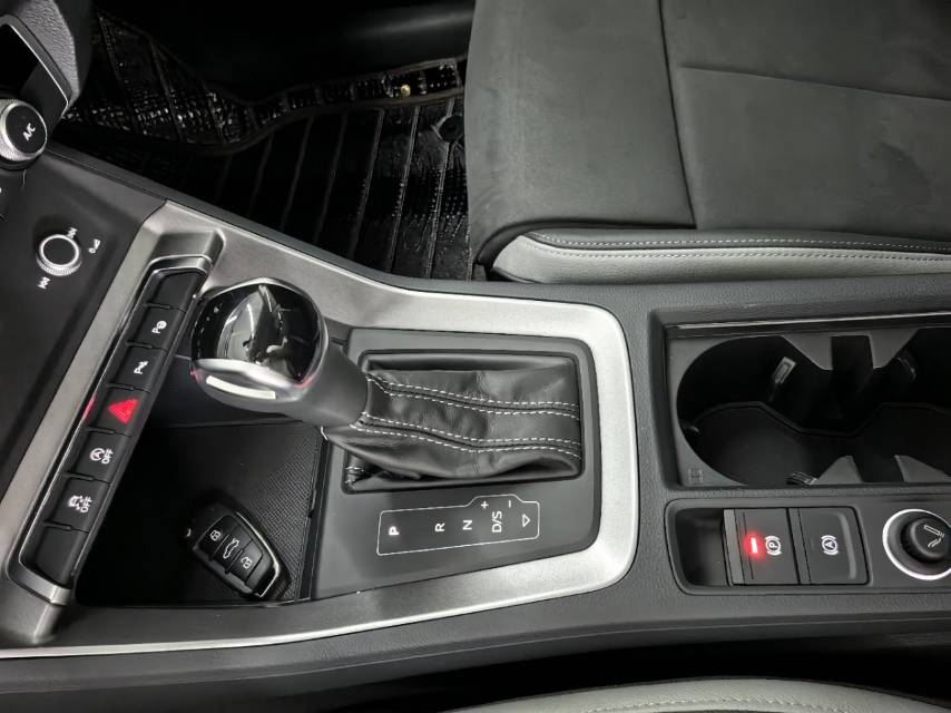 Audi Q3 2023 car image #10