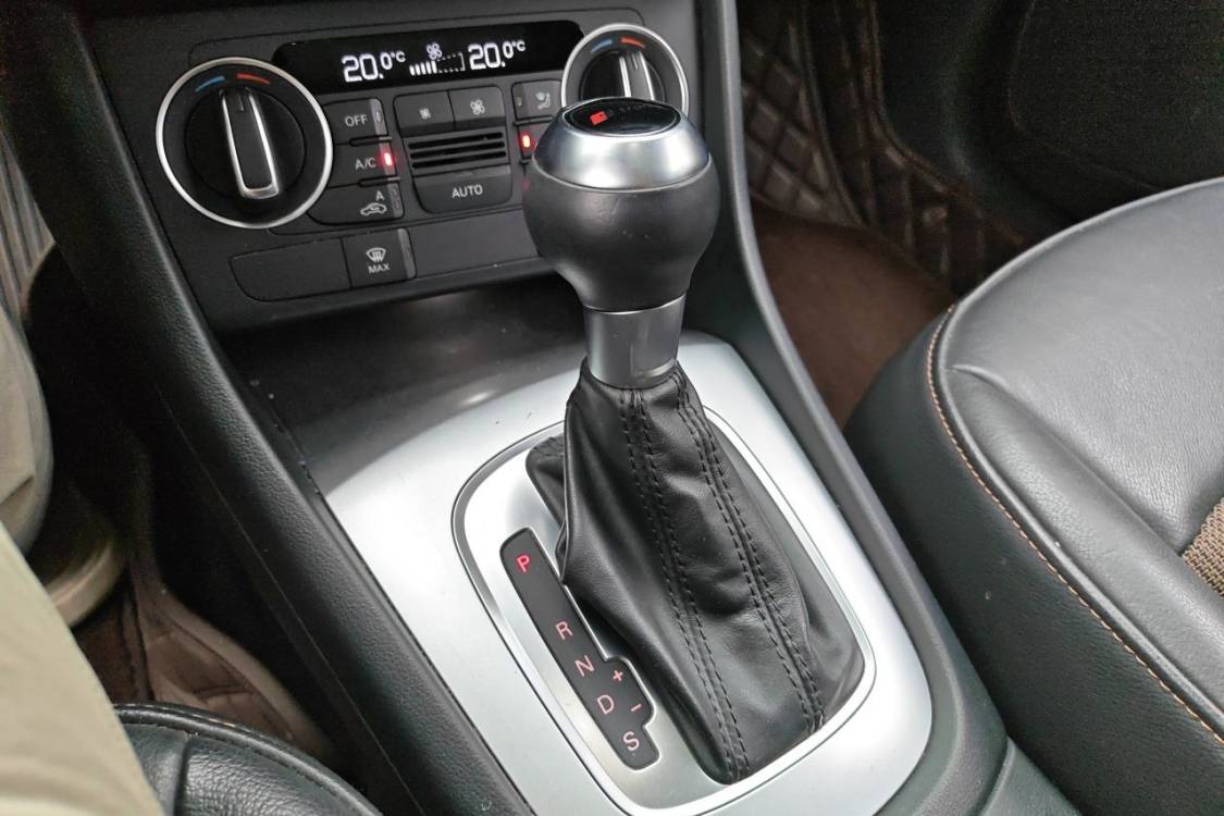 Audi Q3 2016 immagine di auto #27
