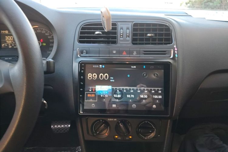 Volkswagen Polo 2019 car image #17