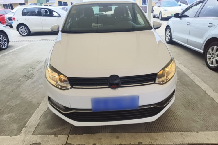 Volkswagen Polo 2015 car image #3