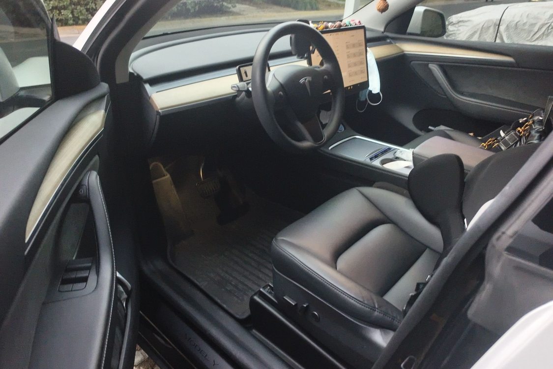 Tesla Model Y 2022 car image #25