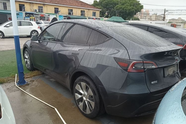 Tesla Model Y 2021 #5 Tesla Model Y 2021 car image #5