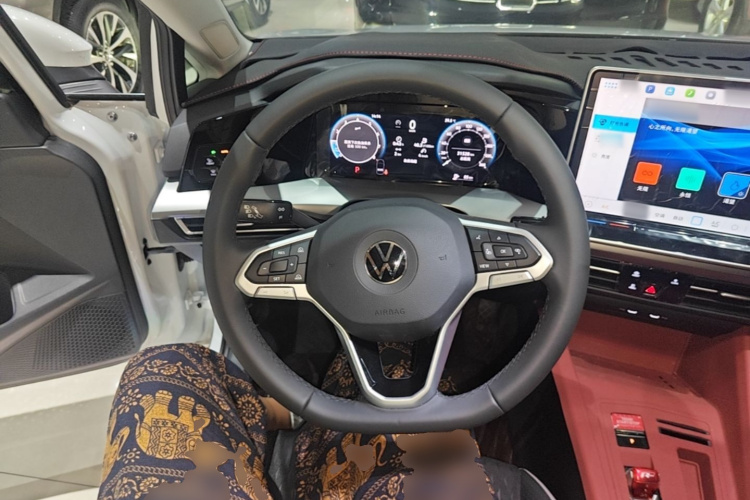 Volkswagen Golf 2025 car image #11