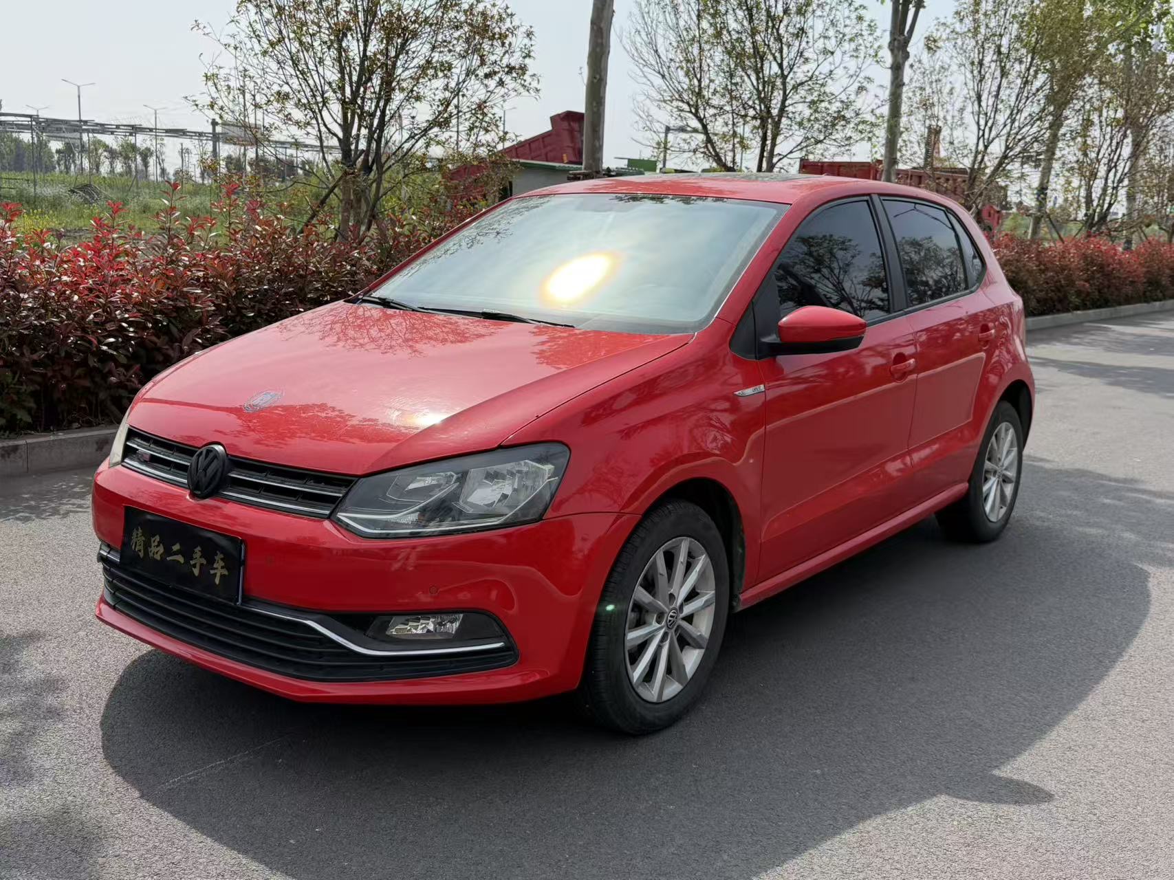 Volkswagen Polo 2015 car image 