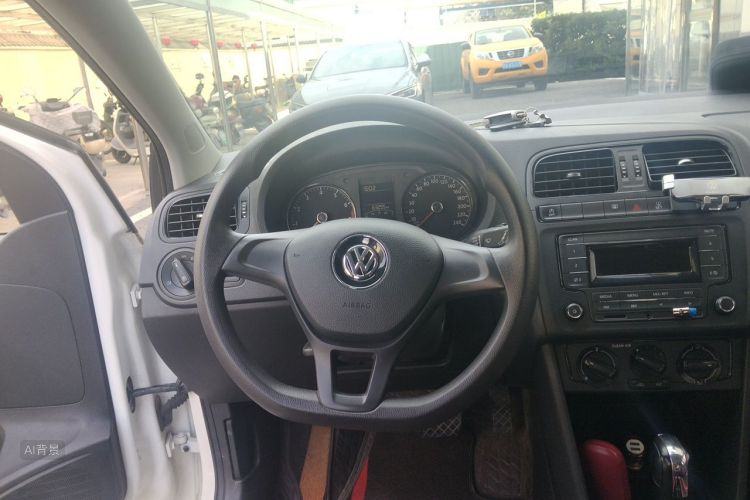Volkswagen Polo 2018 car image #12