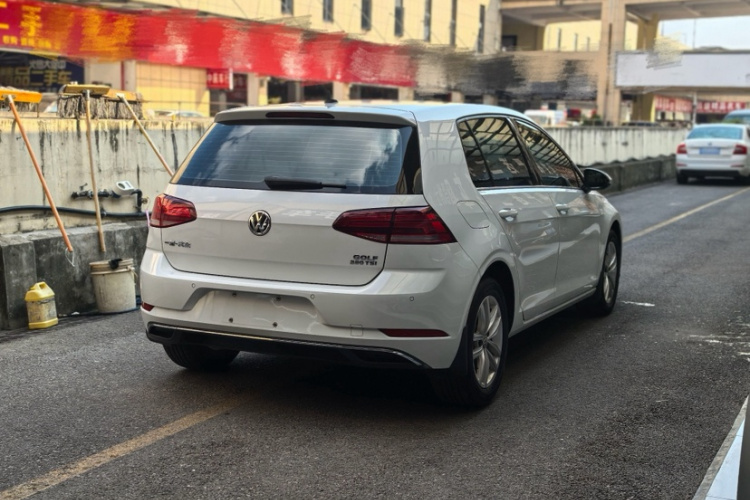 Volkswagen Golf 2019 car image #7