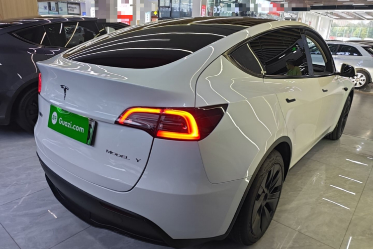 Tesla Model Y 2024 #7 Tesla Model Y 2024 car image #7