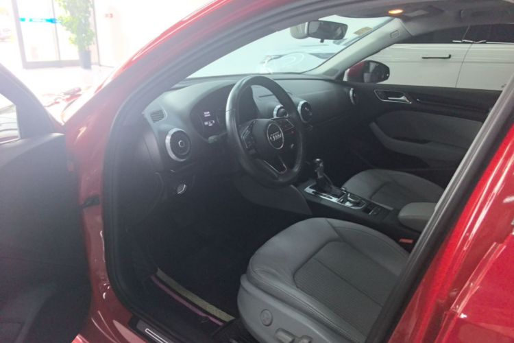 Audi A3 2018 car image #16