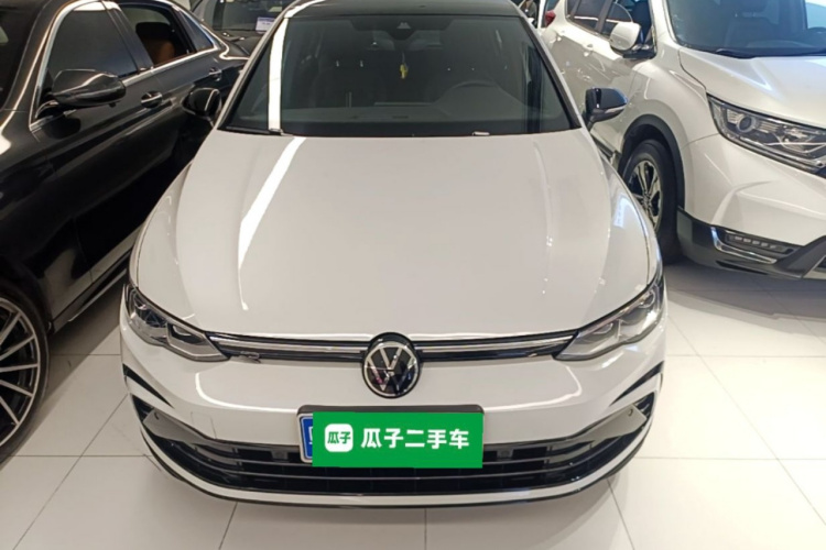 Volkswagen Golf 2022 car image #3