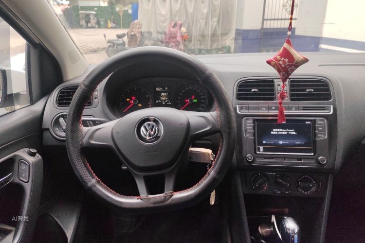 Volkswagen Polo 2018 car image #12