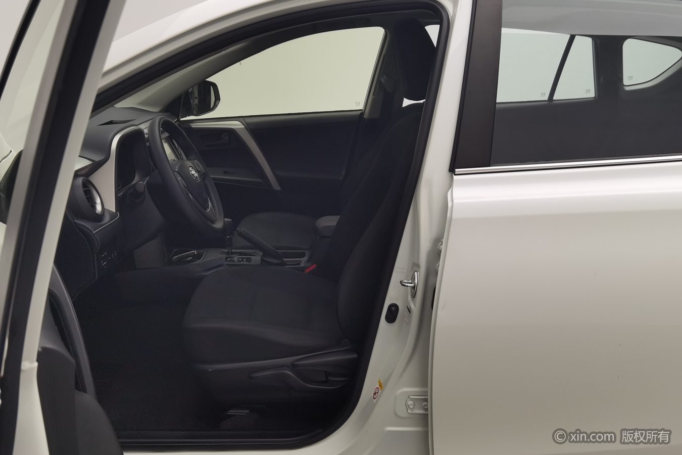 Toyota RAV4 2017 صورة سيارة #10
