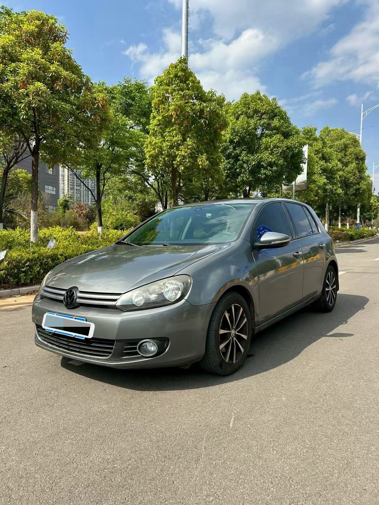 Volkswagen Golf 2012 car image 