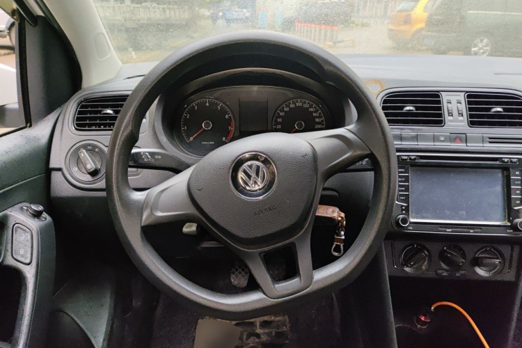 Volkswagen Polo 2015 #11 Volkswagen Polo 2015 car image #11