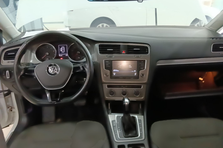 Volkswagen Golf 2016 car image #11