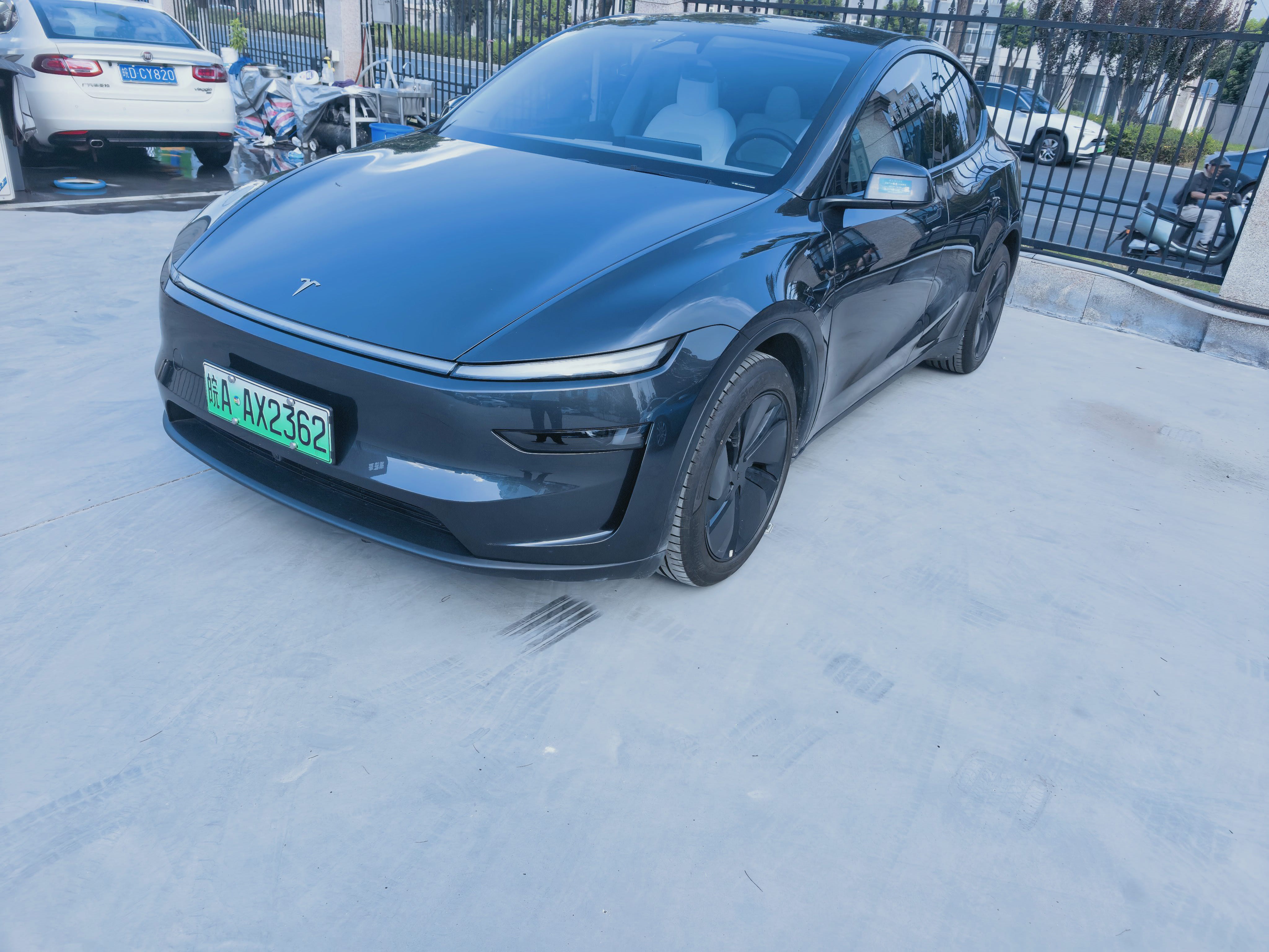 Tesla Model Y 2025 Tesla Model Y 2025 car image