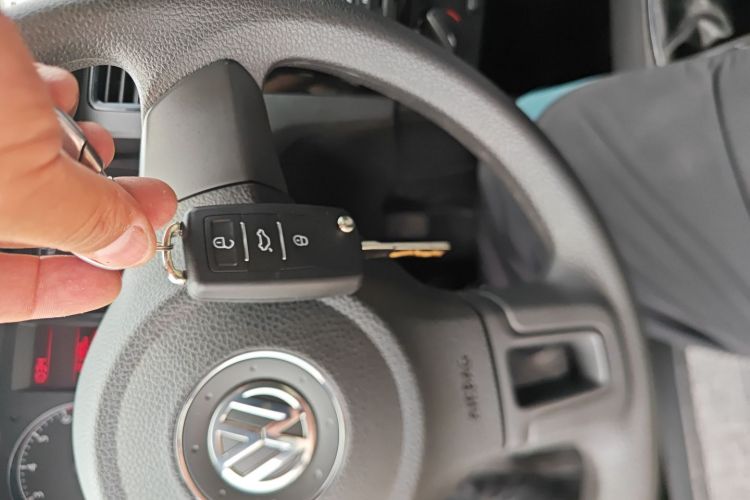 Volkswagen Santana 2015 car image #9