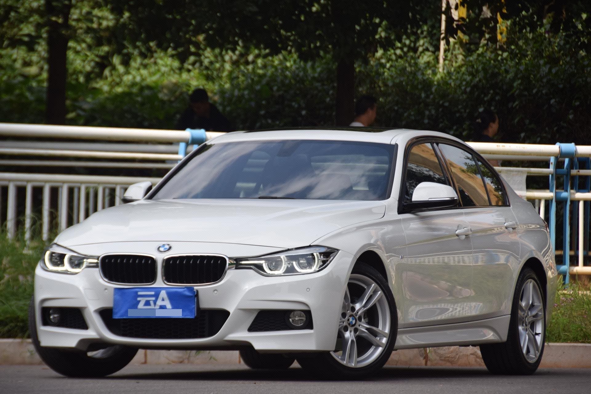 BMW 3 Series 2017 BMW 3 Series 2017 car image
