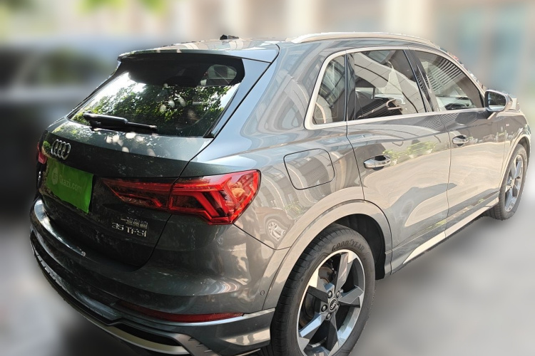 Audi Q3 2022 car image #5
