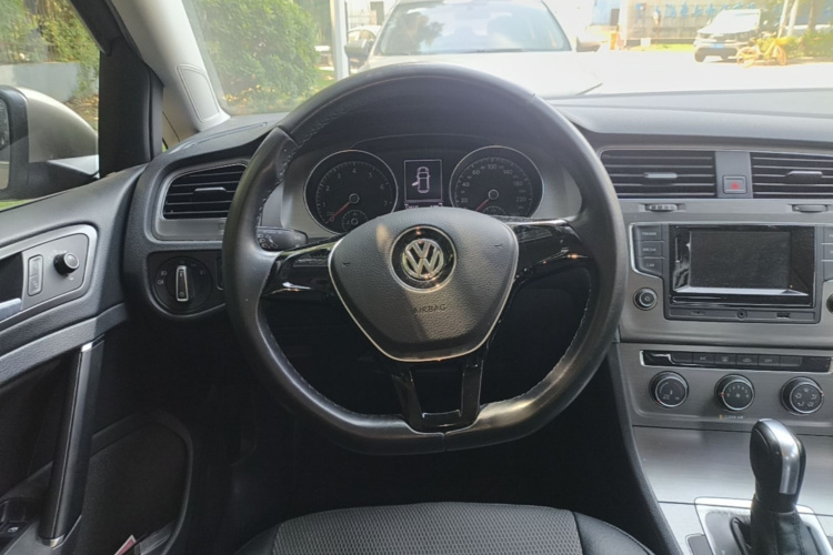 Volkswagen Golf 2016 car image #15