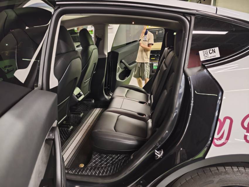Tesla Model Y 2024 immagine di auto #7