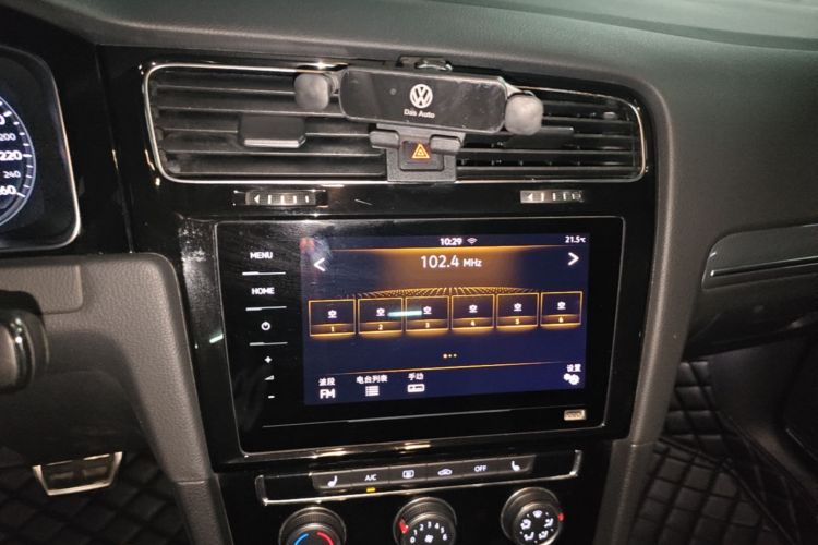 Volkswagen Golf 2020 car image #13